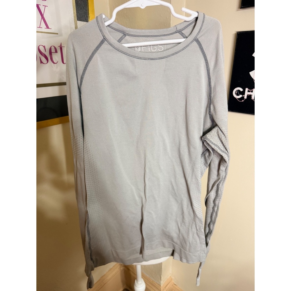 Figs Long Sleeve Tee in Light Gray